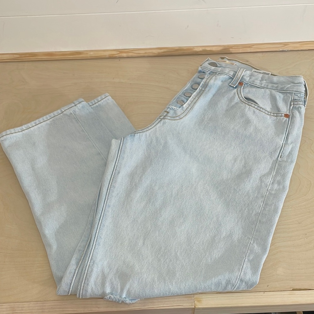 Levi's premium denim wedgie straight light‎ wash size 32
